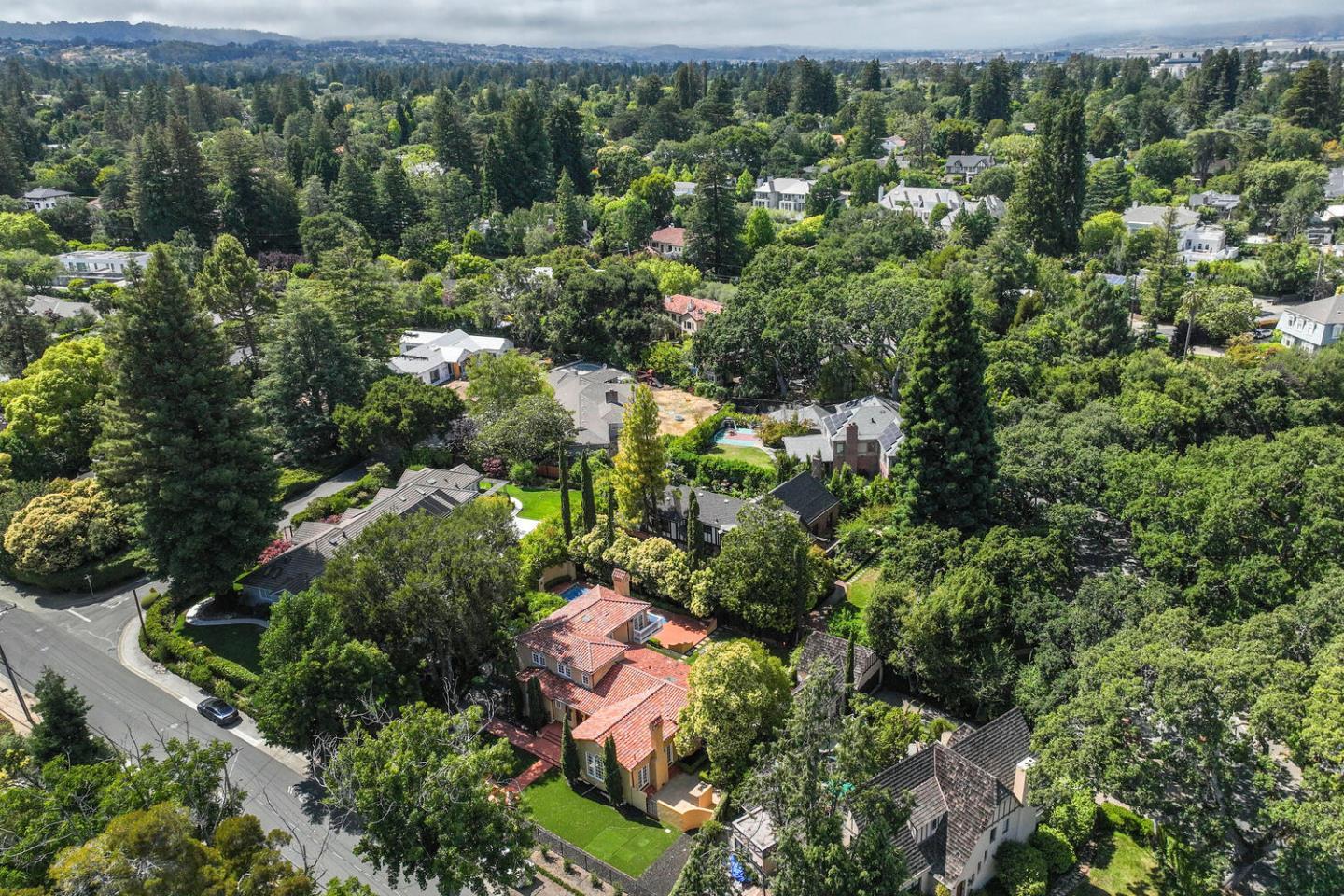 Detail Gallery Image 23 of 33 For 206 El Cerrito, Hillsborough,  CA 94010 - 4 Beds | 3/1 Baths