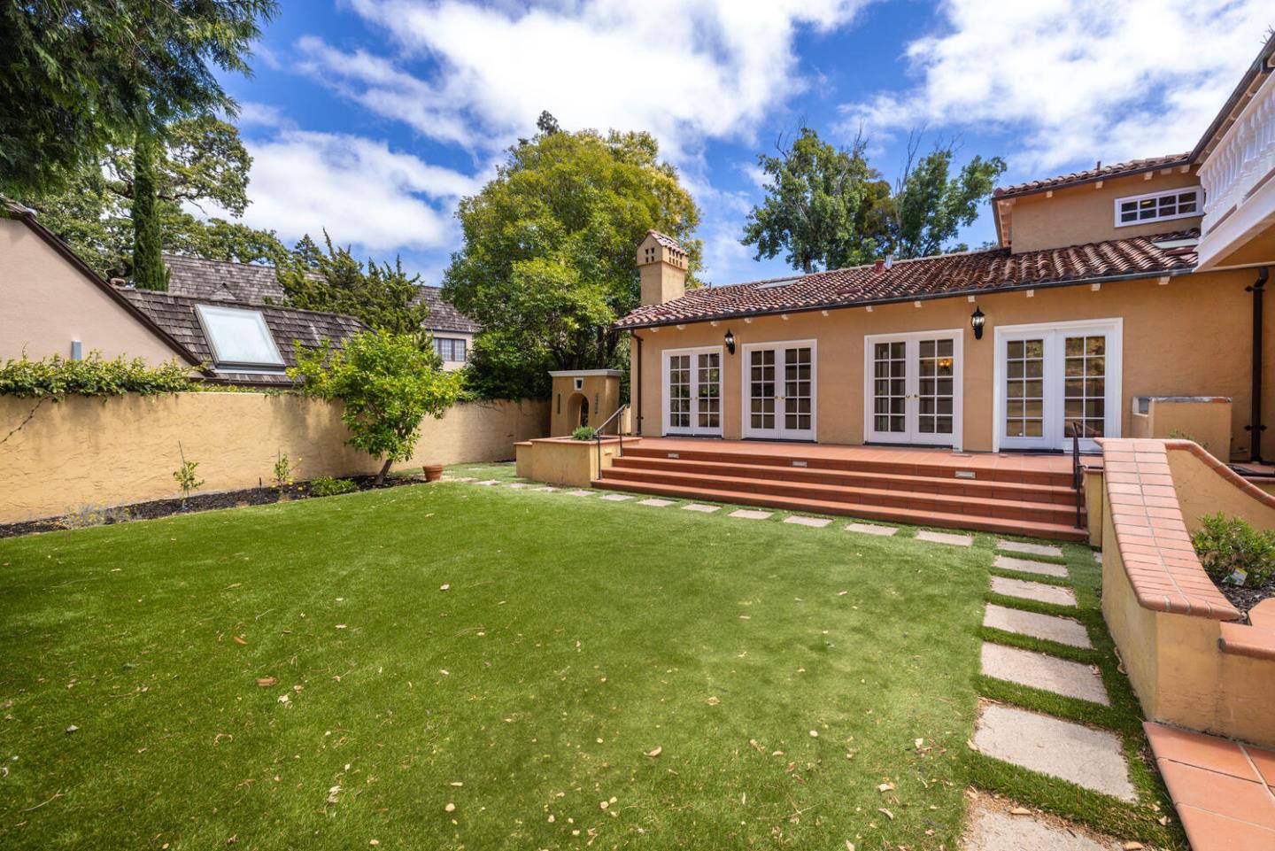 Detail Gallery Image 25 of 33 For 206 El Cerrito, Hillsborough,  CA 94010 - 4 Beds | 3/1 Baths