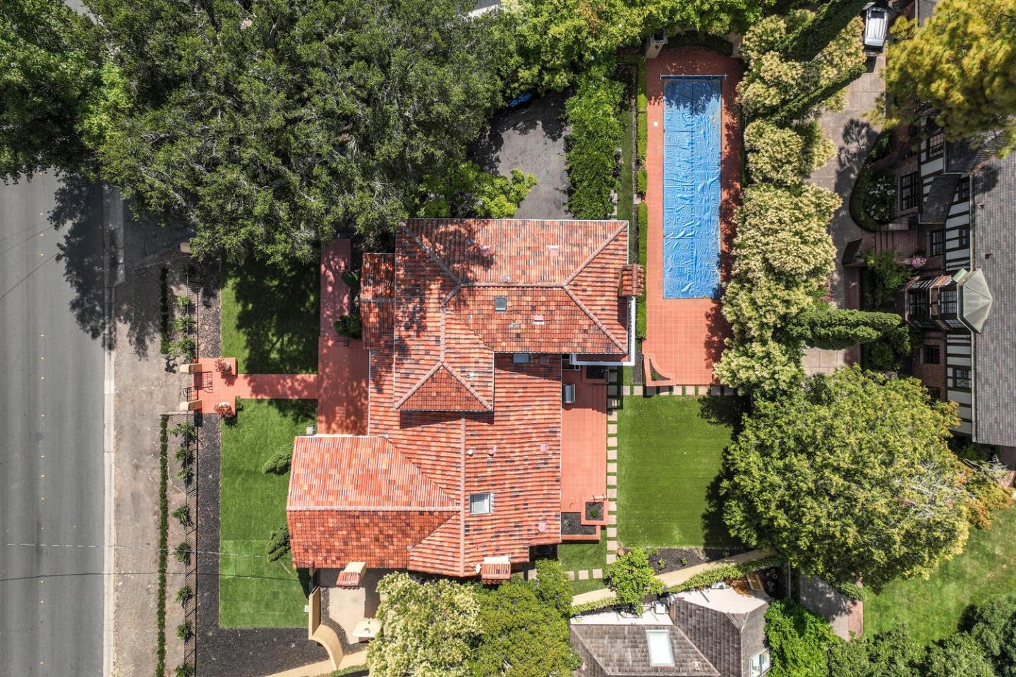 Detail Gallery Image 30 of 33 For 206 El Cerrito, Hillsborough,  CA 94010 - 4 Beds | 3/1 Baths