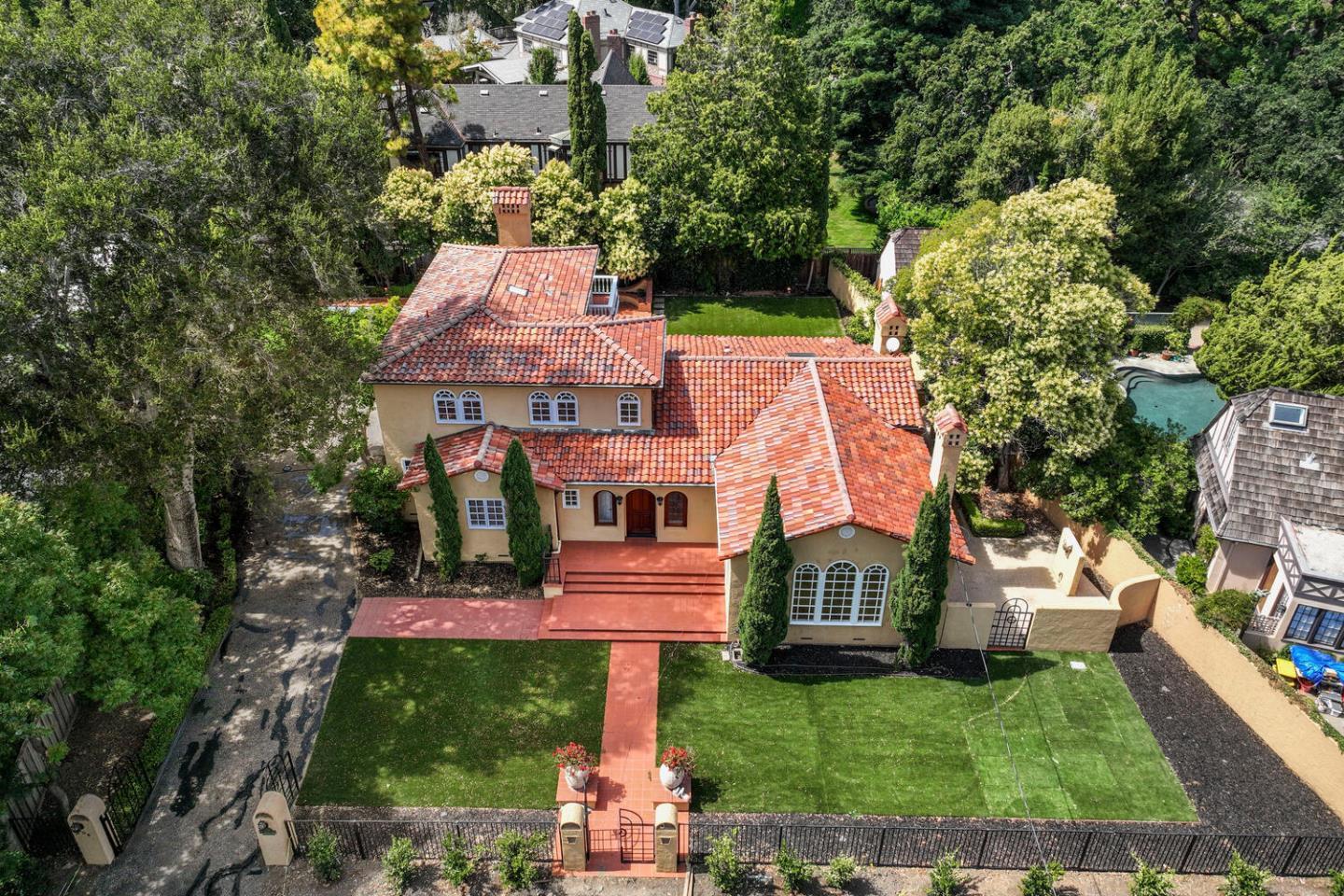 Detail Gallery Image 31 of 33 For 206 El Cerrito, Hillsborough,  CA 94010 - 4 Beds | 3/1 Baths