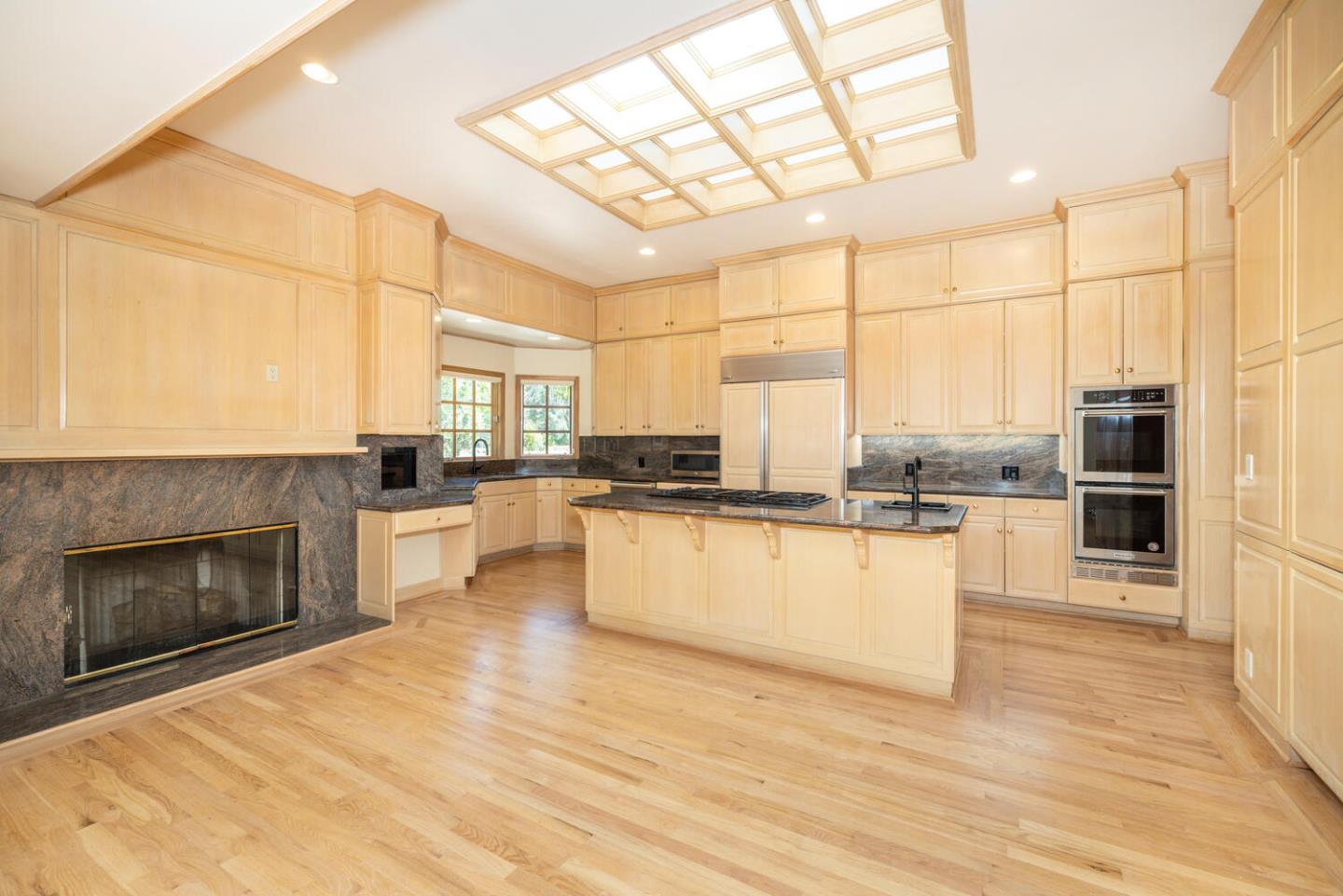 Detail Gallery Image 7 of 33 For 206 El Cerrito, Hillsborough,  CA 94010 - 4 Beds | 3/1 Baths