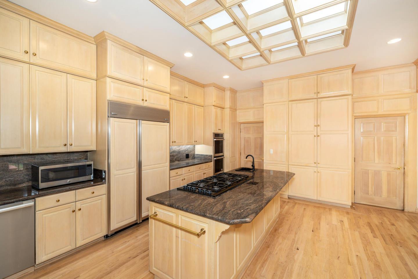 Detail Gallery Image 8 of 33 For 206 El Cerrito, Hillsborough,  CA 94010 - 4 Beds | 3/1 Baths