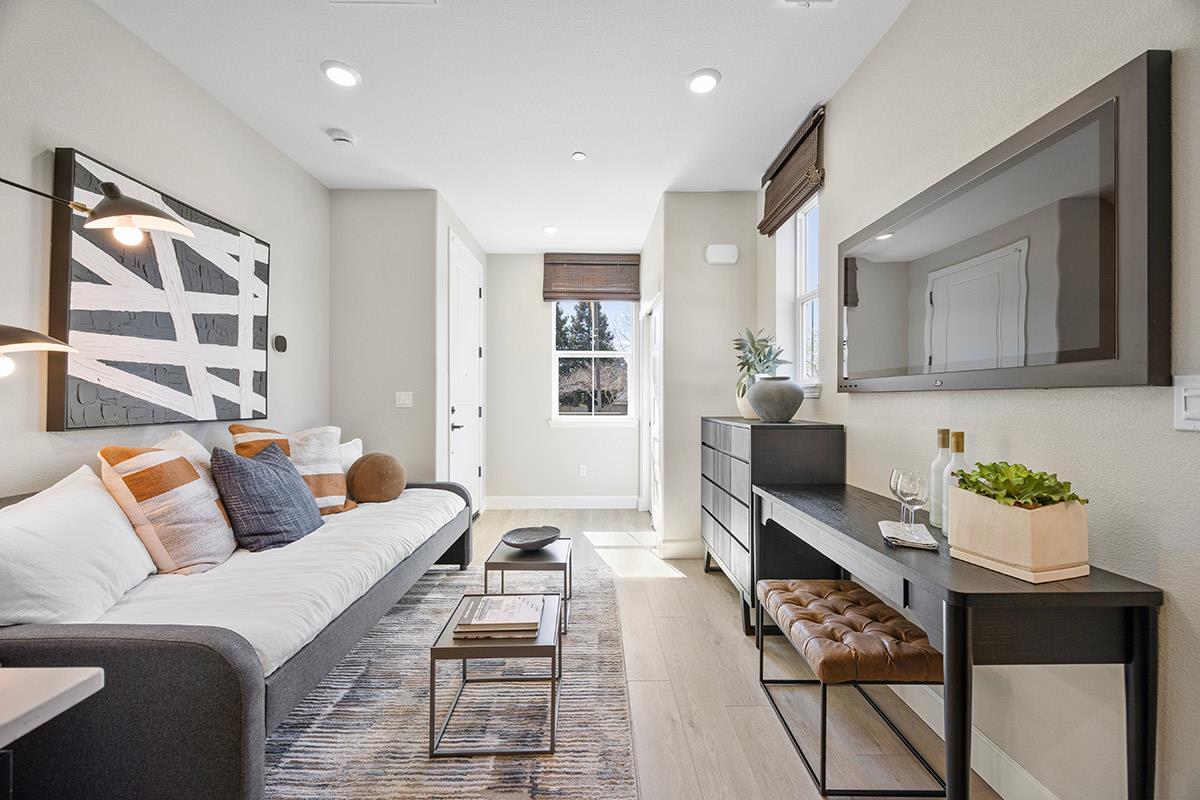 Detail Gallery Image 3 of 7 For 21061 Story St, Castro Valley,  CA 94546 - 4 Beds | 4 Baths