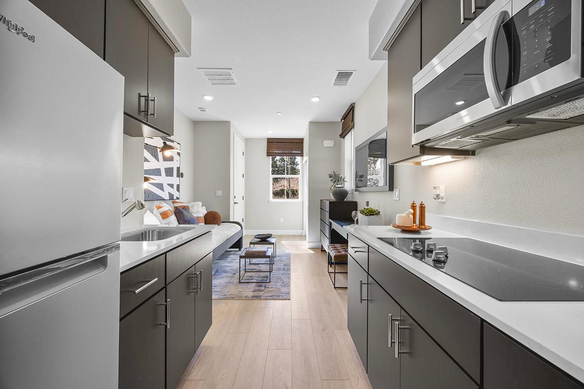 Detail Gallery Image 4 of 7 For 21061 Story St, Castro Valley,  CA 94546 - 4 Beds | 4 Baths