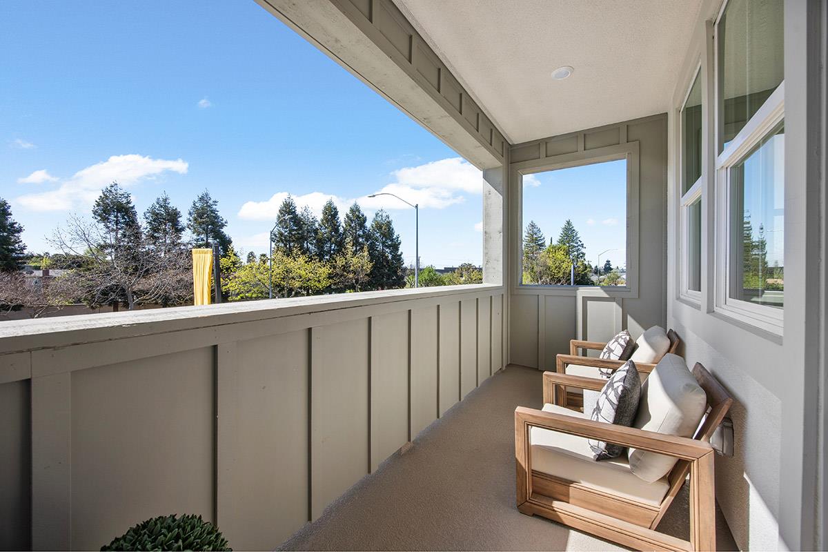 Detail Gallery Image 5 of 7 For 21061 Story St, Castro Valley,  CA 94546 - 4 Beds | 4 Baths
