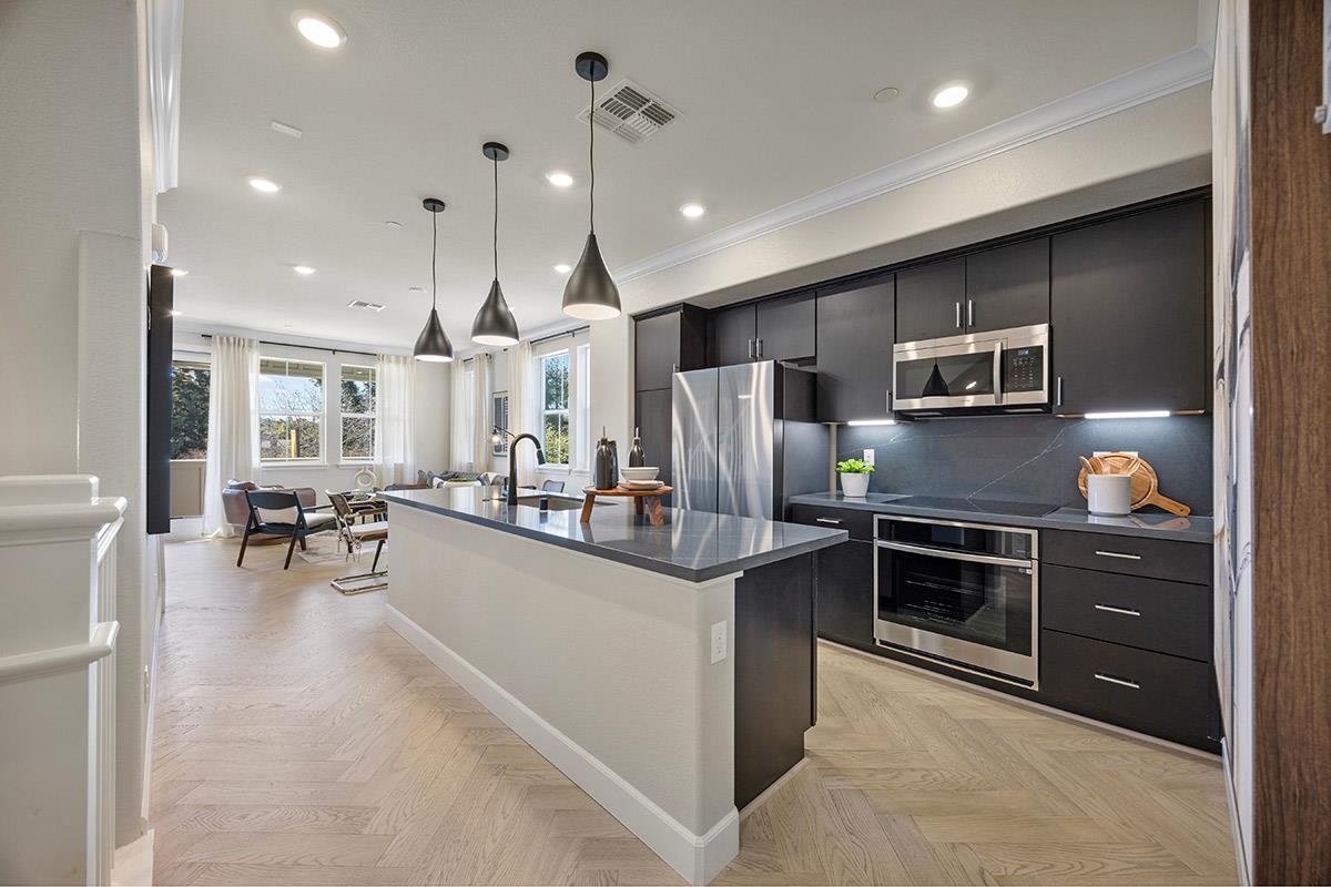 Detail Gallery Image 7 of 7 For 21061 Story St, Castro Valley,  CA 94546 - 4 Beds | 4 Baths