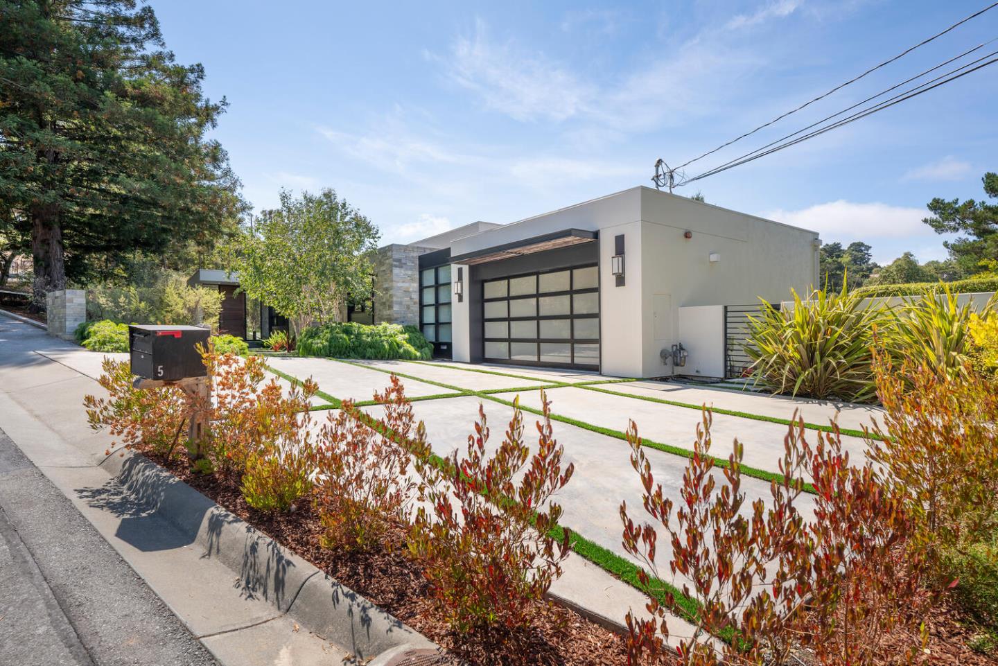 Detail Gallery Image 10 of 90 For 5 Drayton Rd, Hillsborough,  CA 94010 - 4 Beds | 3/1 Baths