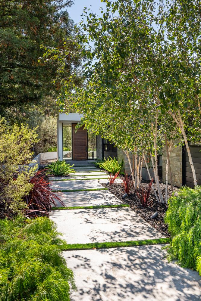 Detail Gallery Image 16 of 90 For 5 Drayton Rd, Hillsborough,  CA 94010 - 4 Beds | 3/1 Baths