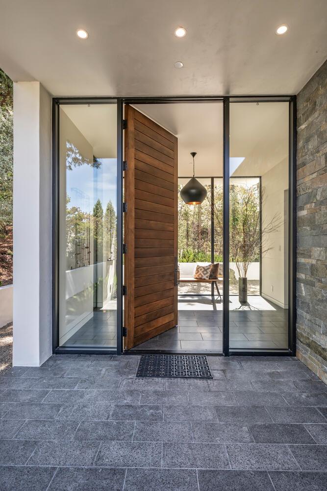 Detail Gallery Image 17 of 90 For 5 Drayton Rd, Hillsborough,  CA 94010 - 4 Beds | 3/1 Baths