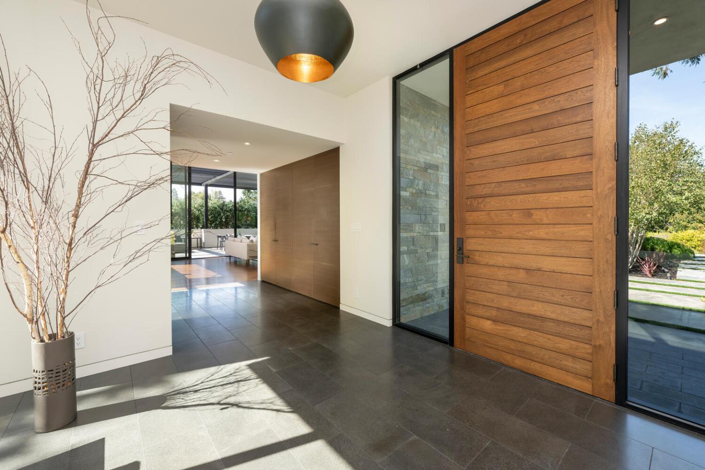 Detail Gallery Image 20 of 90 For 5 Drayton Rd, Hillsborough,  CA 94010 - 4 Beds | 3/1 Baths