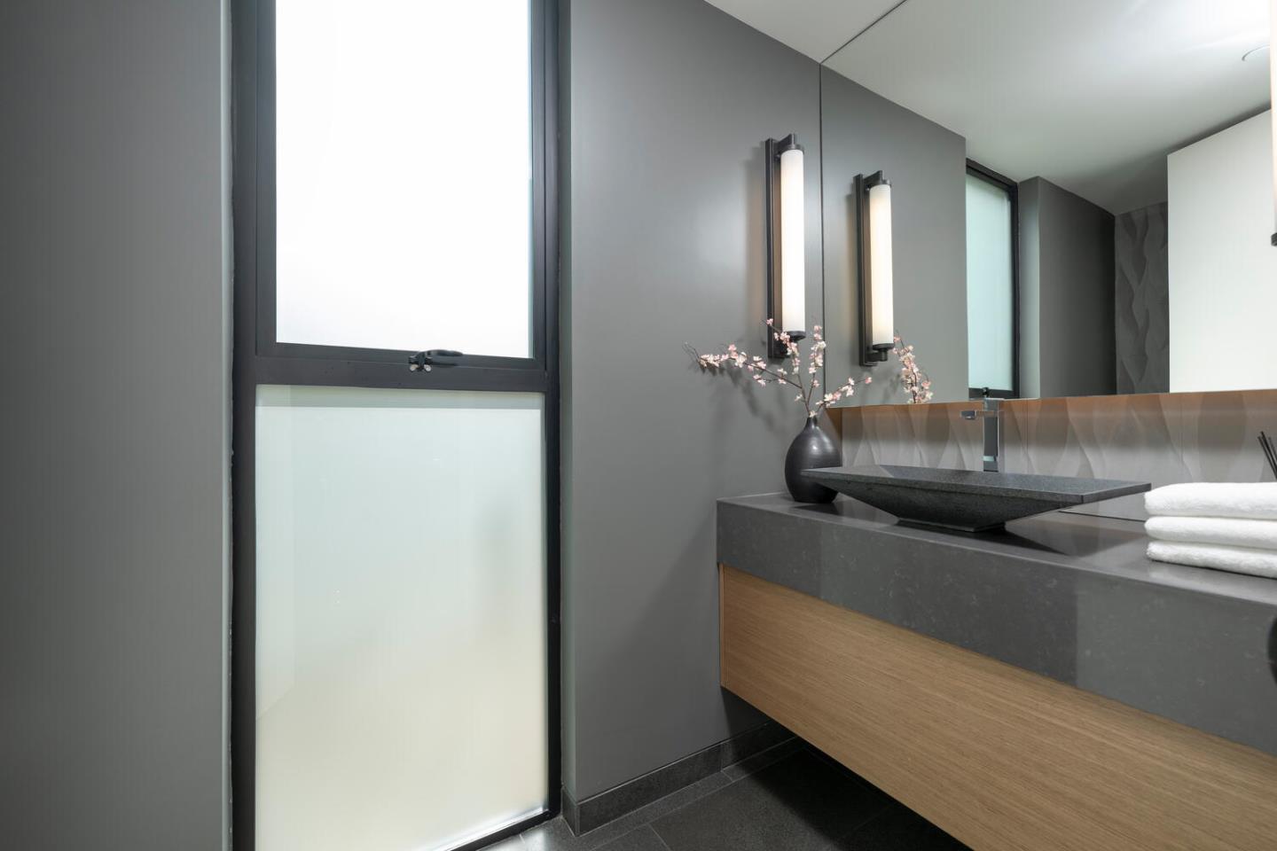 Detail Gallery Image 21 of 90 For 5 Drayton Rd, Hillsborough,  CA 94010 - 4 Beds | 3/1 Baths
