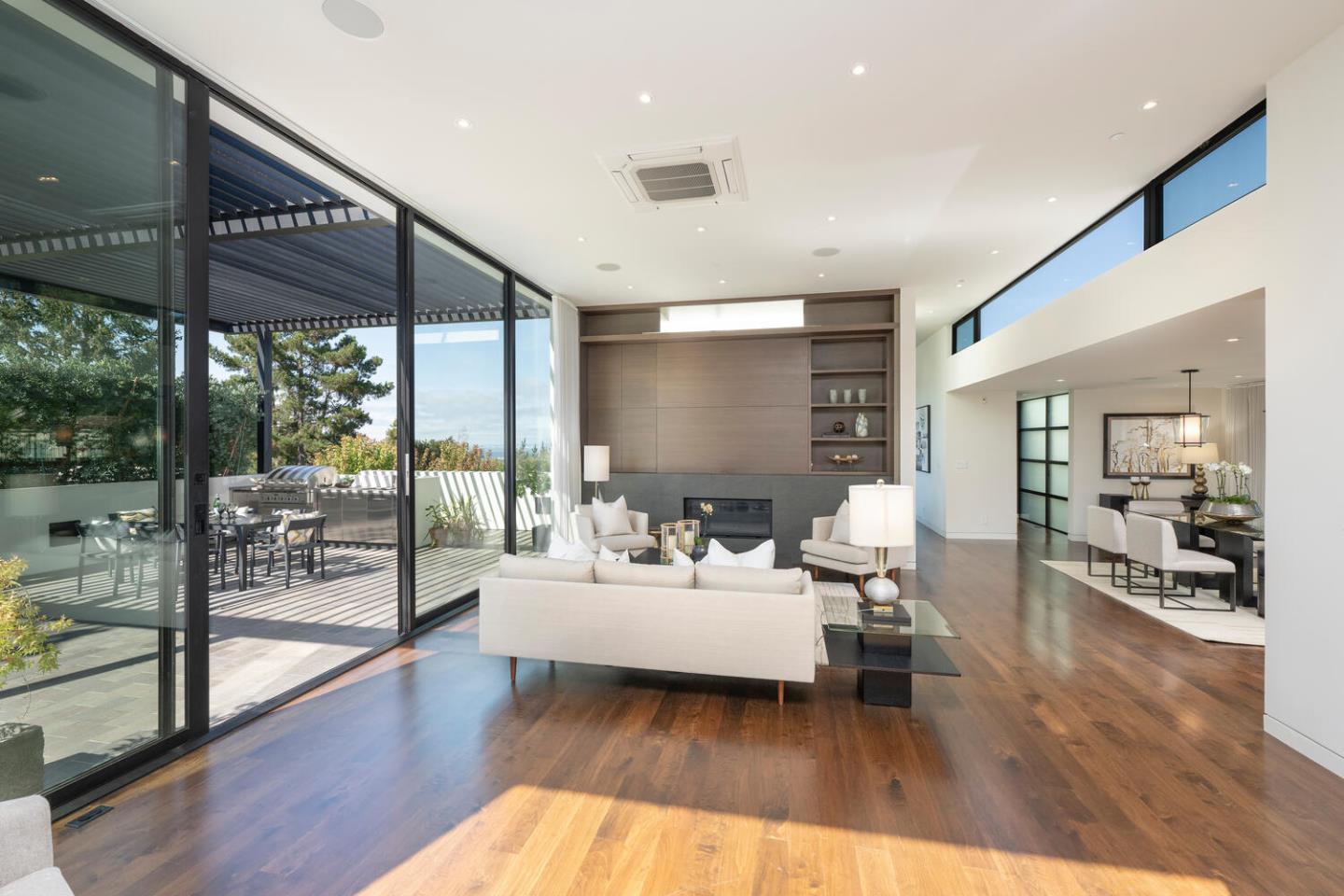 Detail Gallery Image 24 of 90 For 5 Drayton Rd, Hillsborough,  CA 94010 - 4 Beds | 3/1 Baths