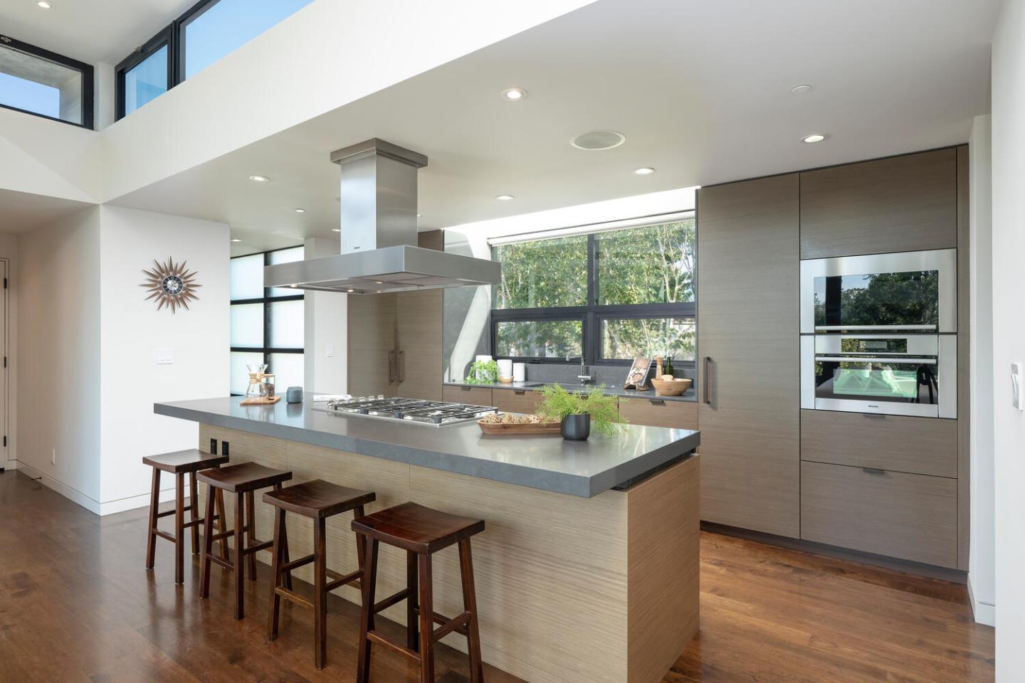 Detail Gallery Image 33 of 90 For 5 Drayton Rd, Hillsborough,  CA 94010 - 4 Beds | 3/1 Baths