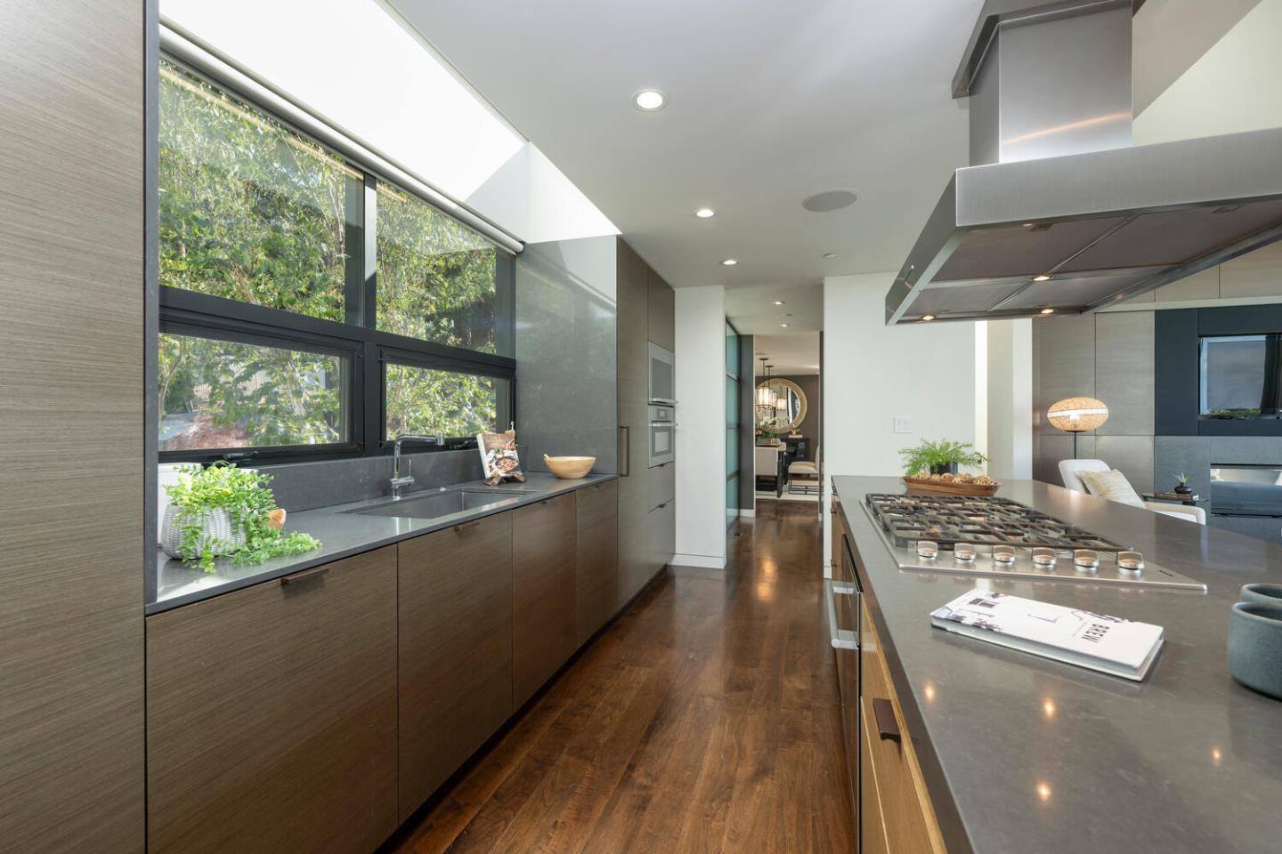 Detail Gallery Image 36 of 90 For 5 Drayton Rd, Hillsborough,  CA 94010 - 4 Beds | 3/1 Baths