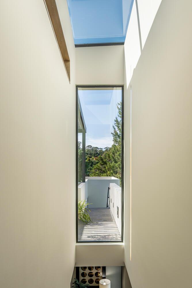 Detail Gallery Image 40 of 90 For 5 Drayton Rd, Hillsborough,  CA 94010 - 4 Beds | 3/1 Baths