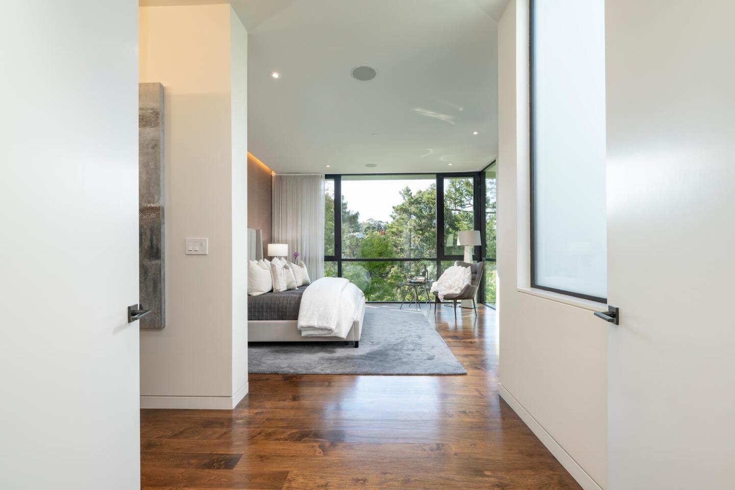 Detail Gallery Image 44 of 90 For 5 Drayton Rd, Hillsborough,  CA 94010 - 4 Beds | 3/1 Baths