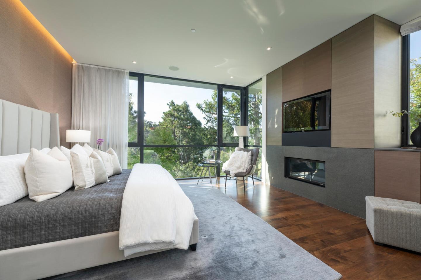 Detail Gallery Image 45 of 90 For 5 Drayton Rd, Hillsborough,  CA 94010 - 4 Beds | 3/1 Baths