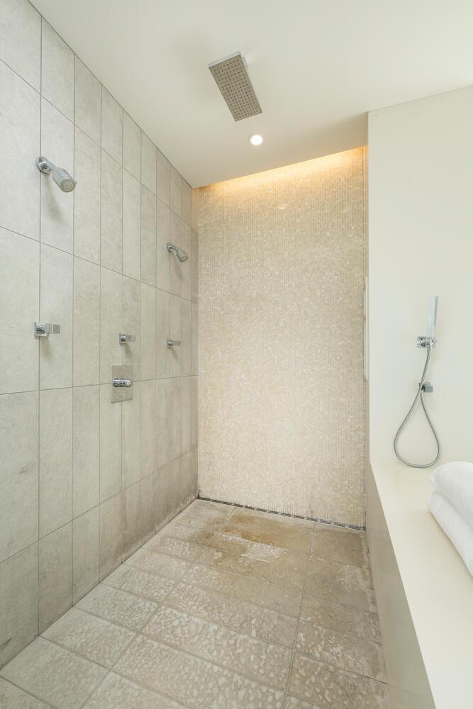 Detail Gallery Image 51 of 90 For 5 Drayton Rd, Hillsborough,  CA 94010 - 4 Beds | 3/1 Baths