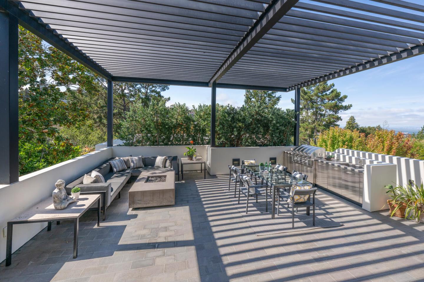 Detail Gallery Image 60 of 90 For 5 Drayton Rd, Hillsborough,  CA 94010 - 4 Beds | 3/1 Baths