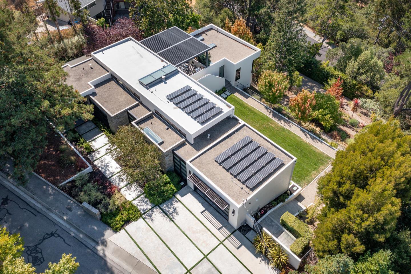 Detail Gallery Image 76 of 90 For 5 Drayton Rd, Hillsborough,  CA 94010 - 4 Beds | 3/1 Baths
