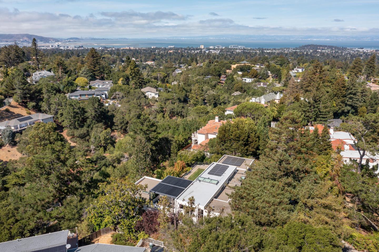 Detail Gallery Image 78 of 90 For 5 Drayton Rd, Hillsborough,  CA 94010 - 4 Beds | 3/1 Baths