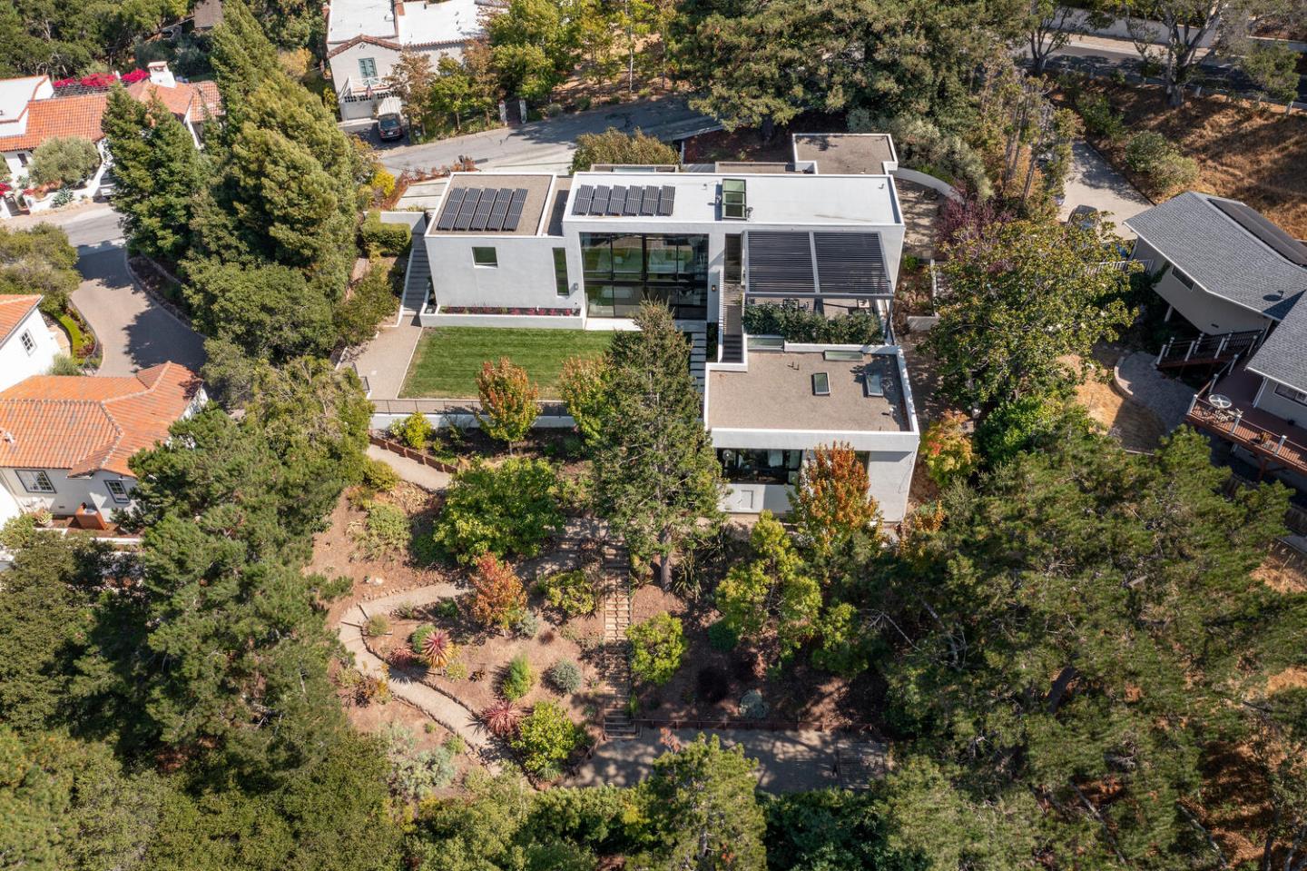 Detail Gallery Image 79 of 90 For 5 Drayton Rd, Hillsborough,  CA 94010 - 4 Beds | 3/1 Baths