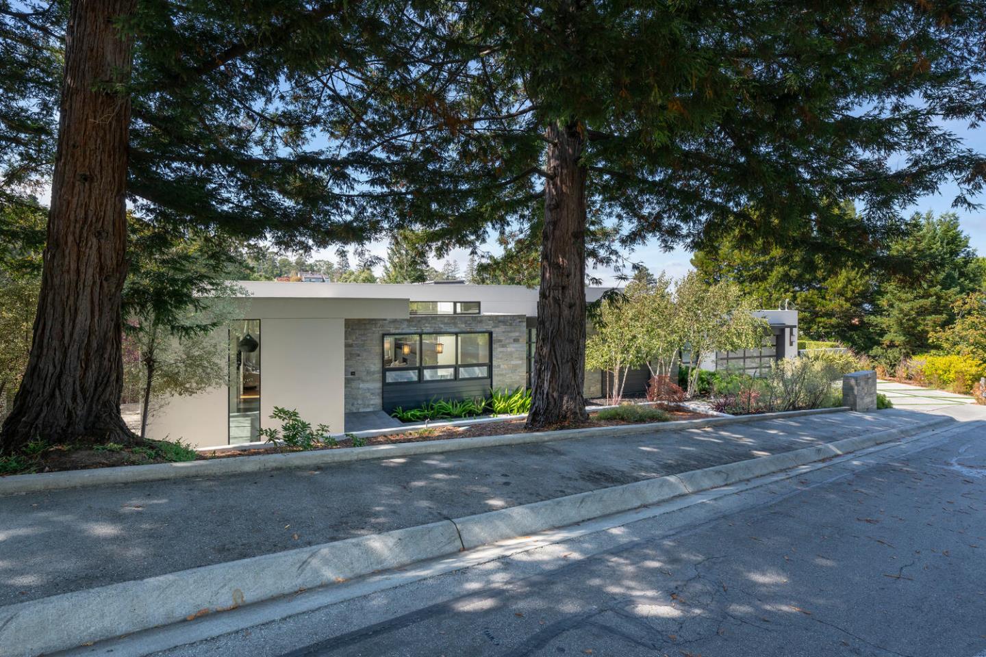 Detail Gallery Image 8 of 90 For 5 Drayton Rd, Hillsborough,  CA 94010 - 4 Beds | 3/1 Baths