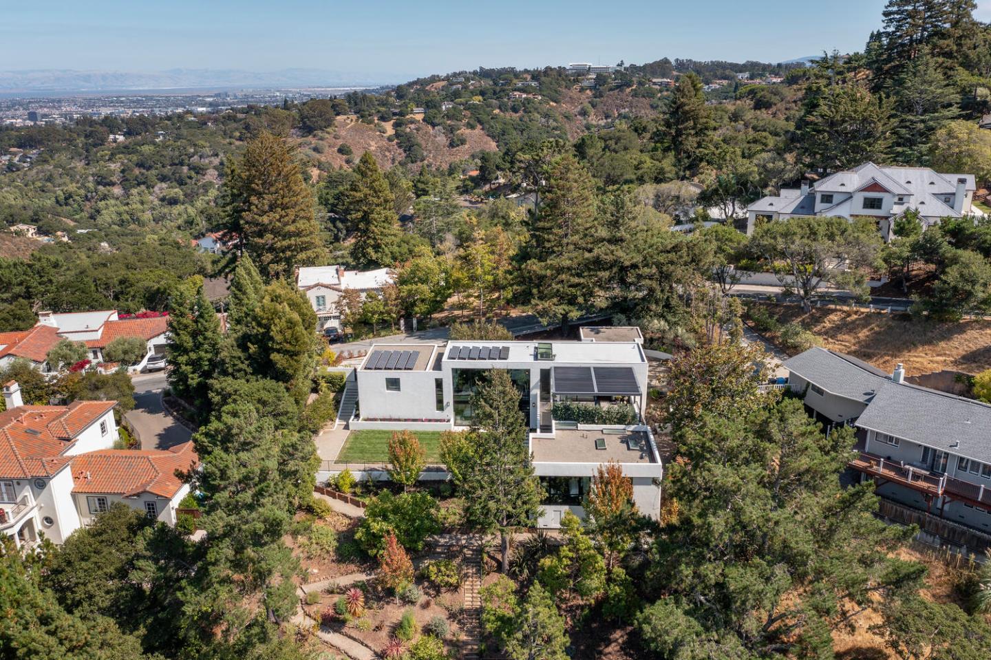 Detail Gallery Image 80 of 90 For 5 Drayton Rd, Hillsborough,  CA 94010 - 4 Beds | 3/1 Baths