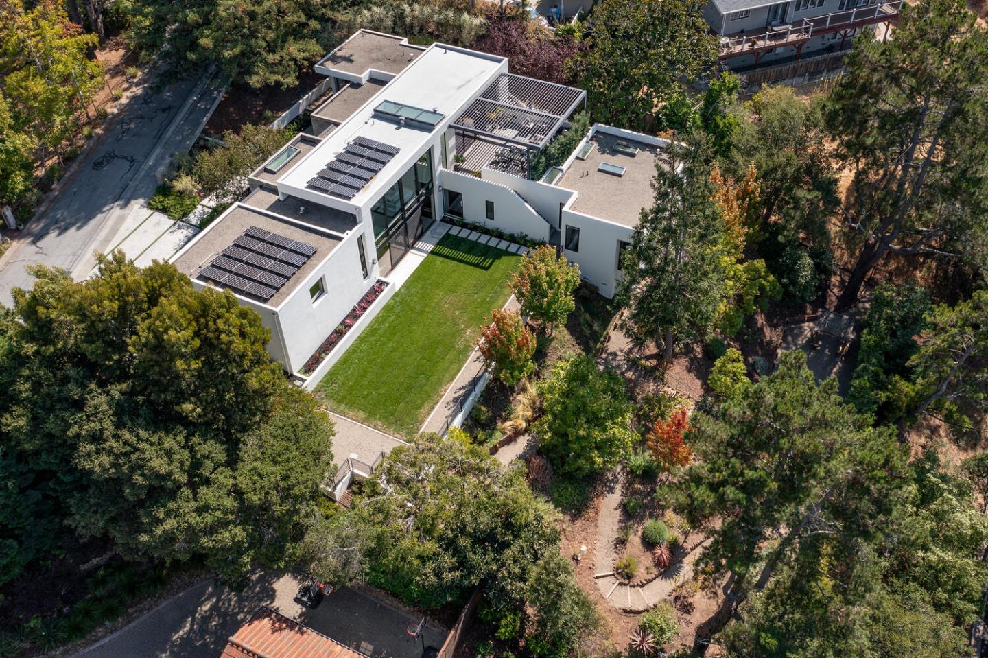 Detail Gallery Image 81 of 90 For 5 Drayton Rd, Hillsborough,  CA 94010 - 4 Beds | 3/1 Baths