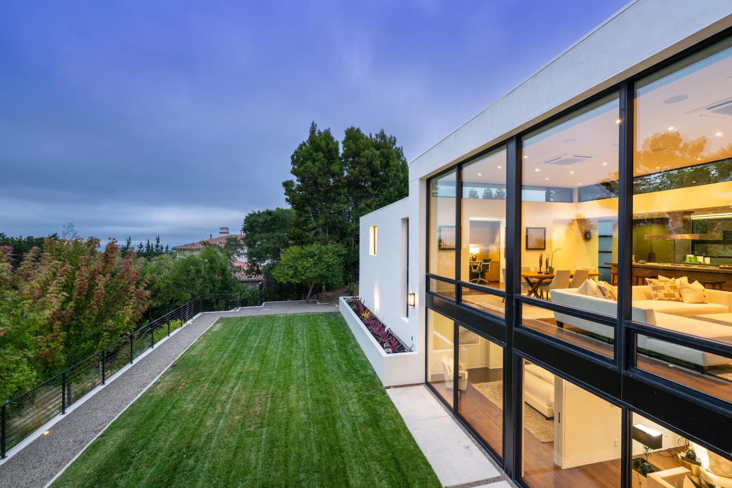 Detail Gallery Image 85 of 90 For 5 Drayton Rd, Hillsborough,  CA 94010 - 4 Beds | 3/1 Baths