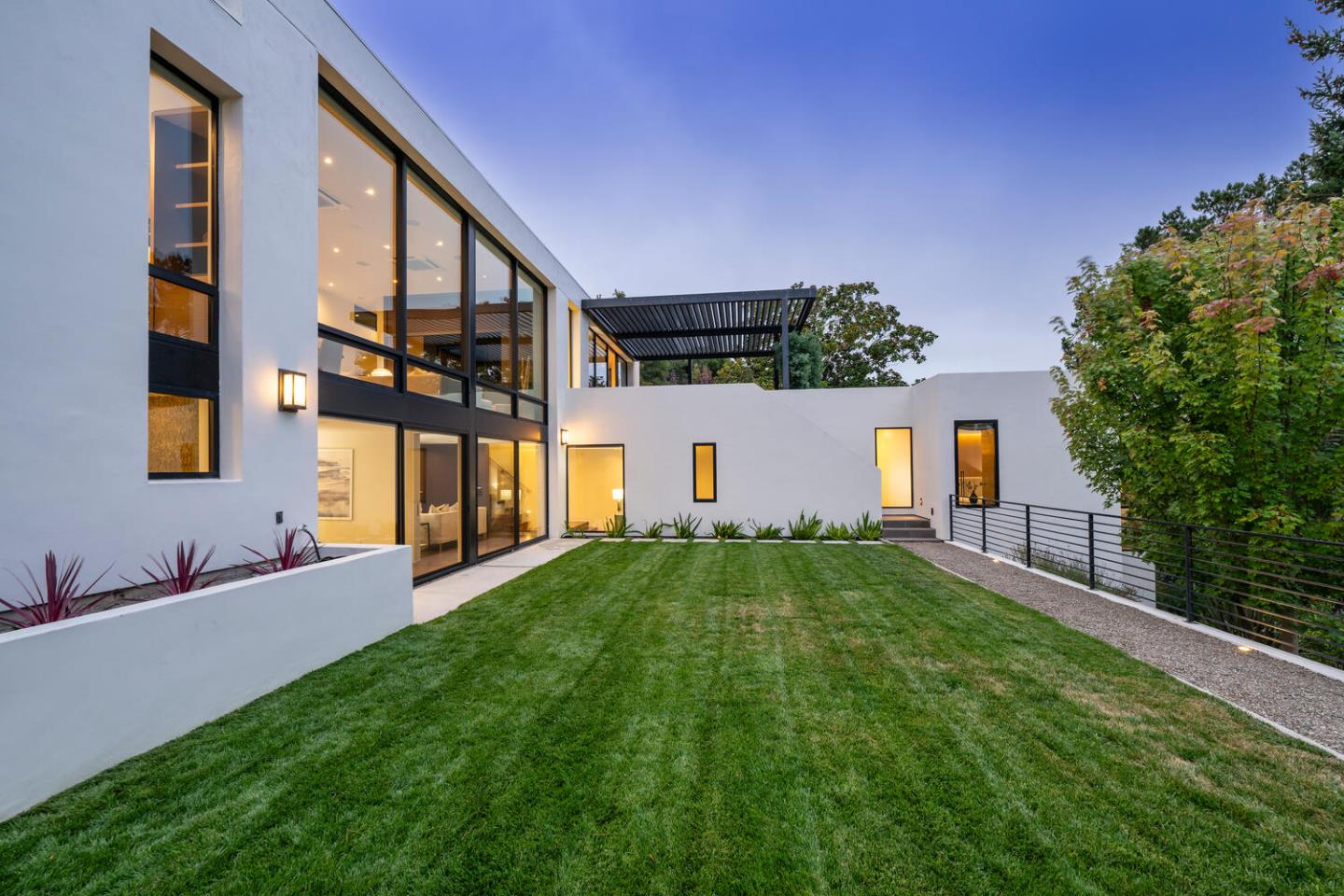 Detail Gallery Image 87 of 90 For 5 Drayton Rd, Hillsborough,  CA 94010 - 4 Beds | 3/1 Baths