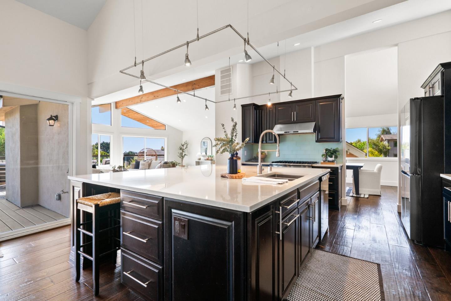 Detail Gallery Image 10 of 76 For 190 Driftwood Ct, Aptos,  CA 95003 - 5 Beds | 2/1 Baths