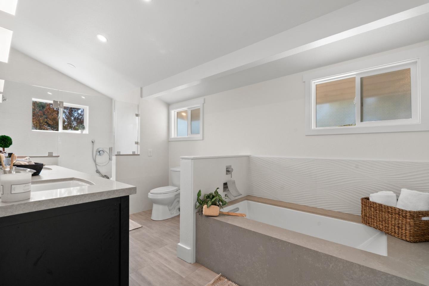 Detail Gallery Image 28 of 76 For 190 Driftwood Ct, Aptos,  CA 95003 - 5 Beds | 2/1 Baths