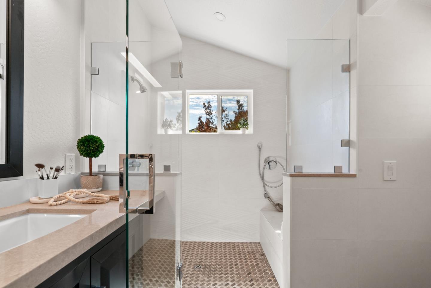 Detail Gallery Image 31 of 76 For 190 Driftwood Ct, Aptos,  CA 95003 - 5 Beds | 2/1 Baths