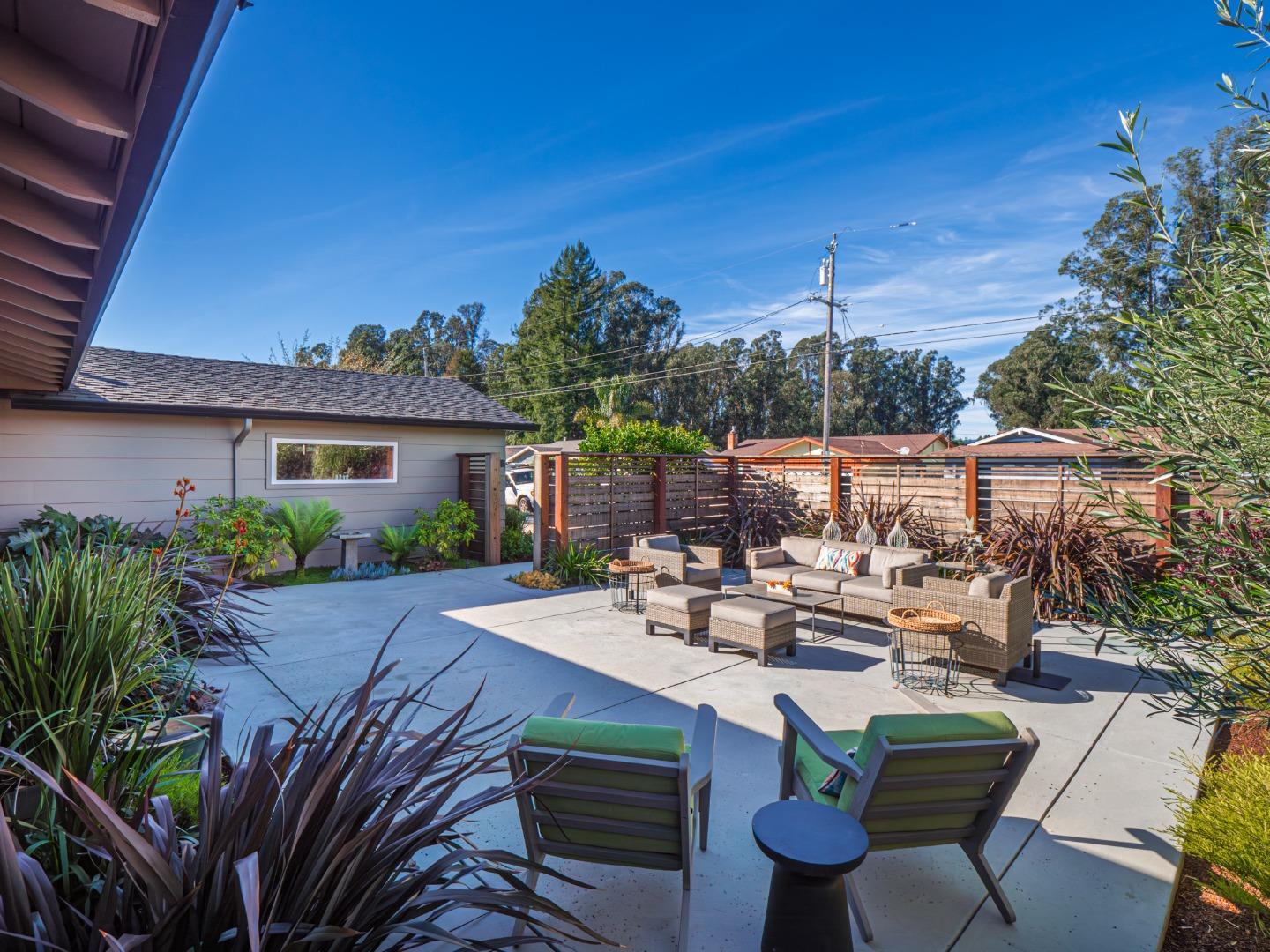 Detail Gallery Image 3 of 50 For 342 Cabrillo Ave, Santa Cruz,  CA 95065 - 3 Beds | 2 Baths