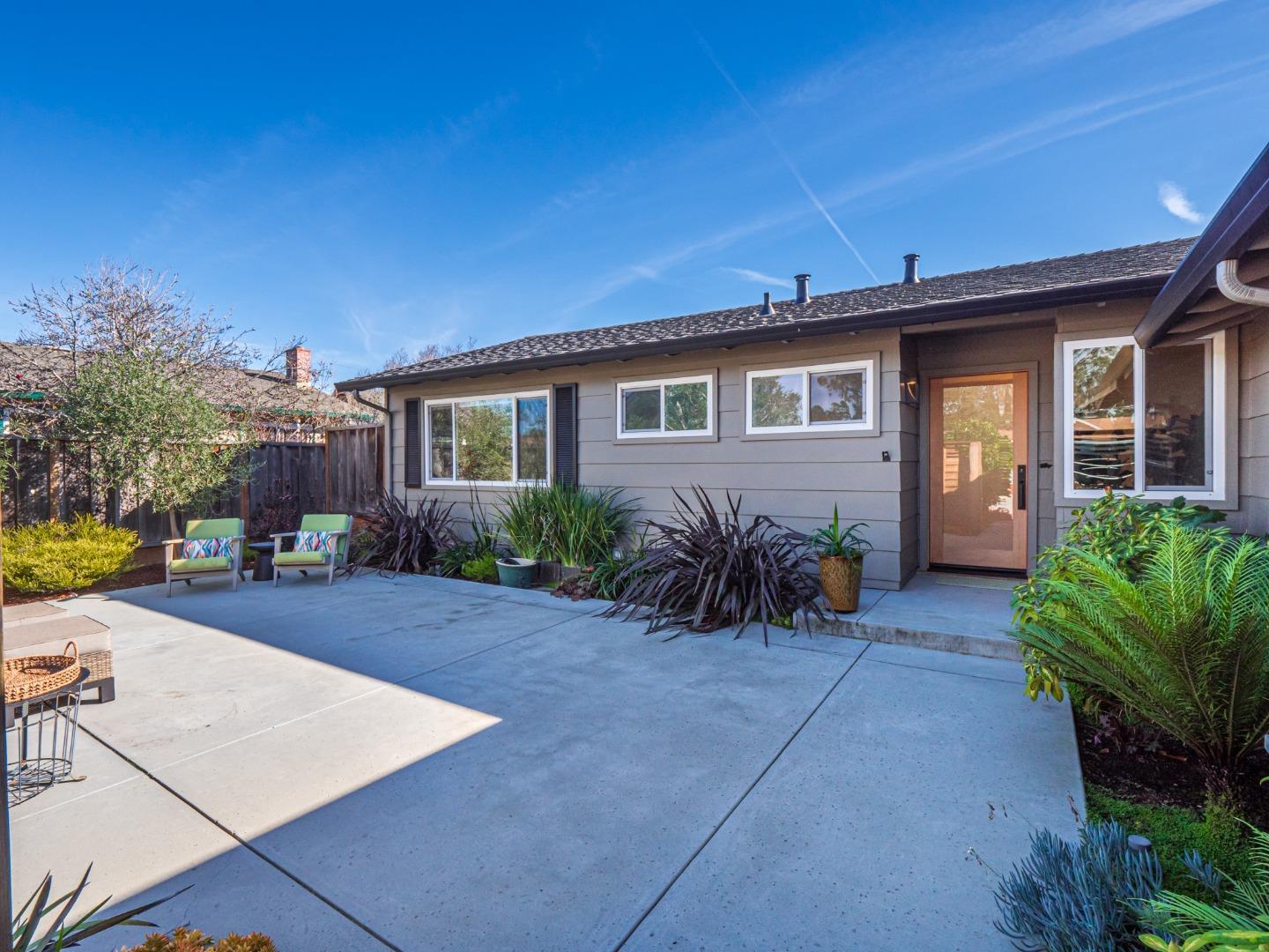 Detail Gallery Image 4 of 50 For 342 Cabrillo Ave, Santa Cruz,  CA 95065 - 3 Beds | 2 Baths