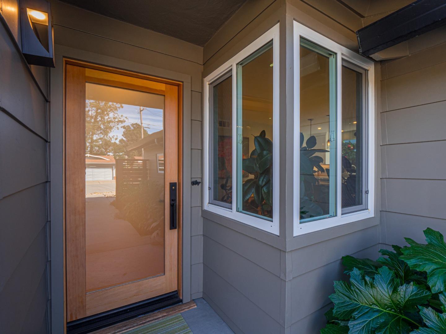 Detail Gallery Image 5 of 50 For 342 Cabrillo Ave, Santa Cruz,  CA 95065 - 3 Beds | 2 Baths