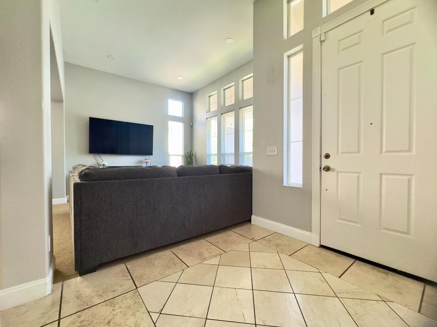 Detail Gallery Image 13 of 35 For 9562 E Park Dr, Elk Grove,  CA 95624 - 4 Beds | 2/1 Baths