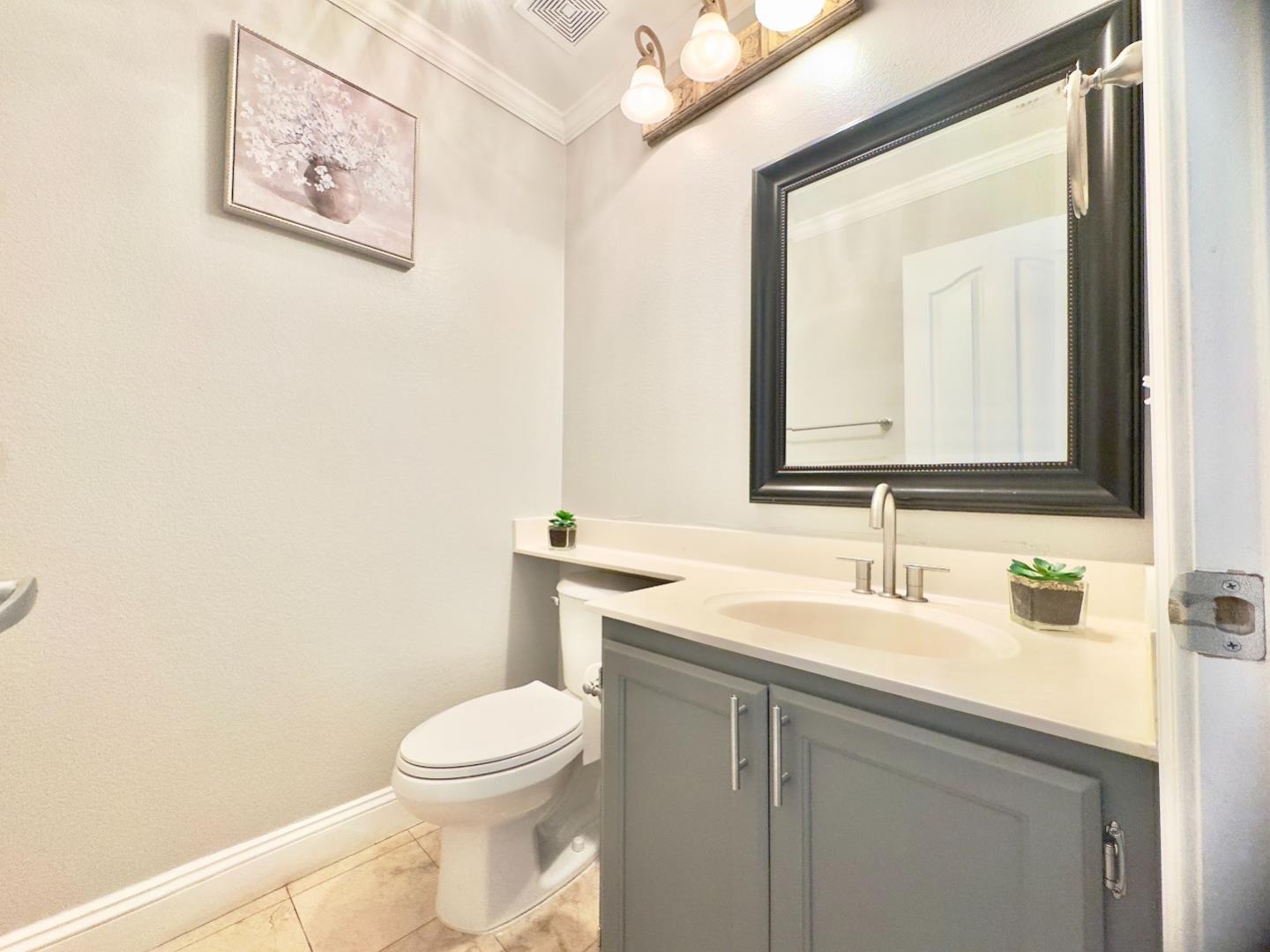 Detail Gallery Image 16 of 35 For 9562 E Park Dr, Elk Grove,  CA 95624 - 4 Beds | 2/1 Baths