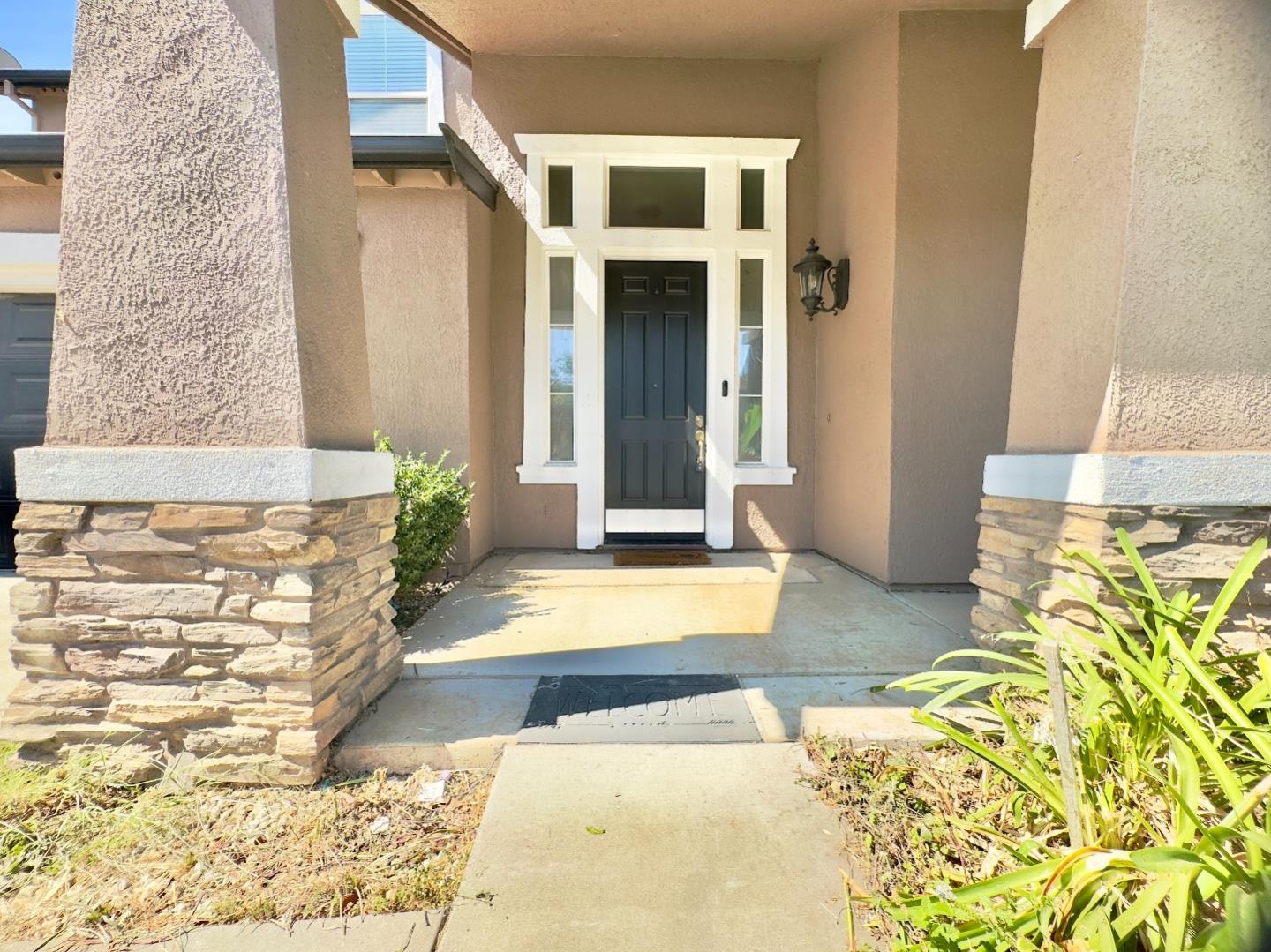 Detail Gallery Image 2 of 35 For 9562 E Park Dr, Elk Grove,  CA 95624 - 4 Beds | 2/1 Baths