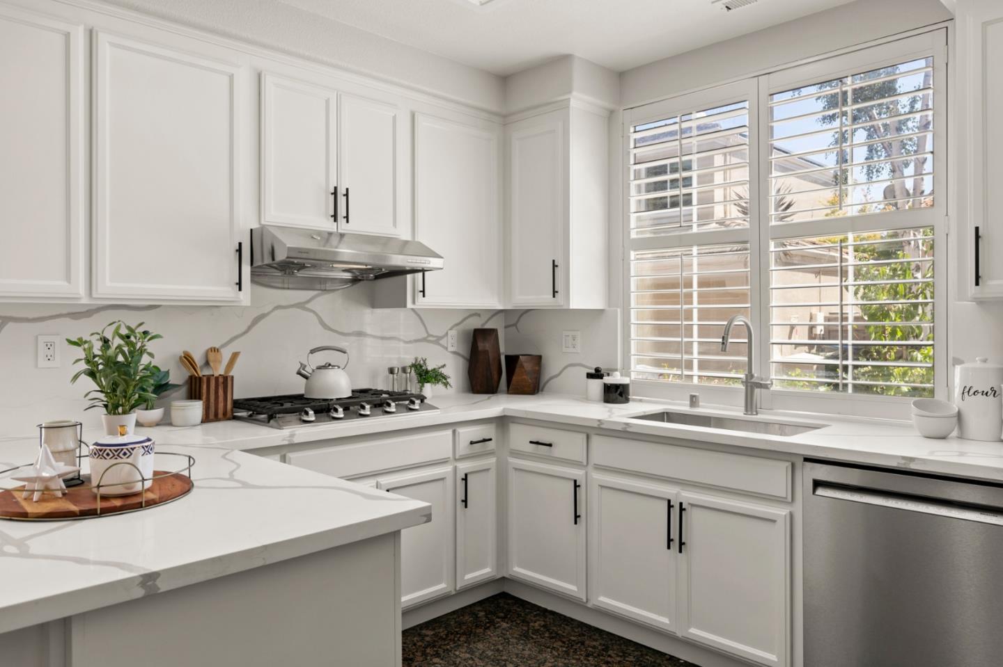 Detail Gallery Image 12 of 32 For 5813 Chambertin Dr, San Jose,  CA 95118 - 3 Beds | 2/1 Baths