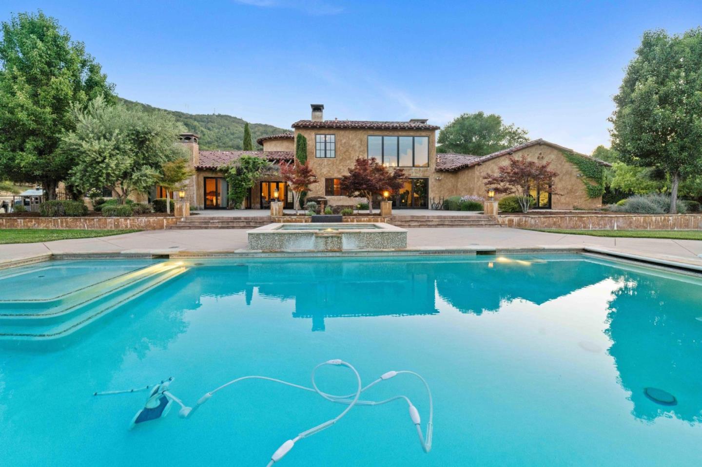 Detail Gallery Image 3 of 64 For 12220 Heritage Way, Gilroy,  CA 95020 - 5 Beds | 4/2 Baths