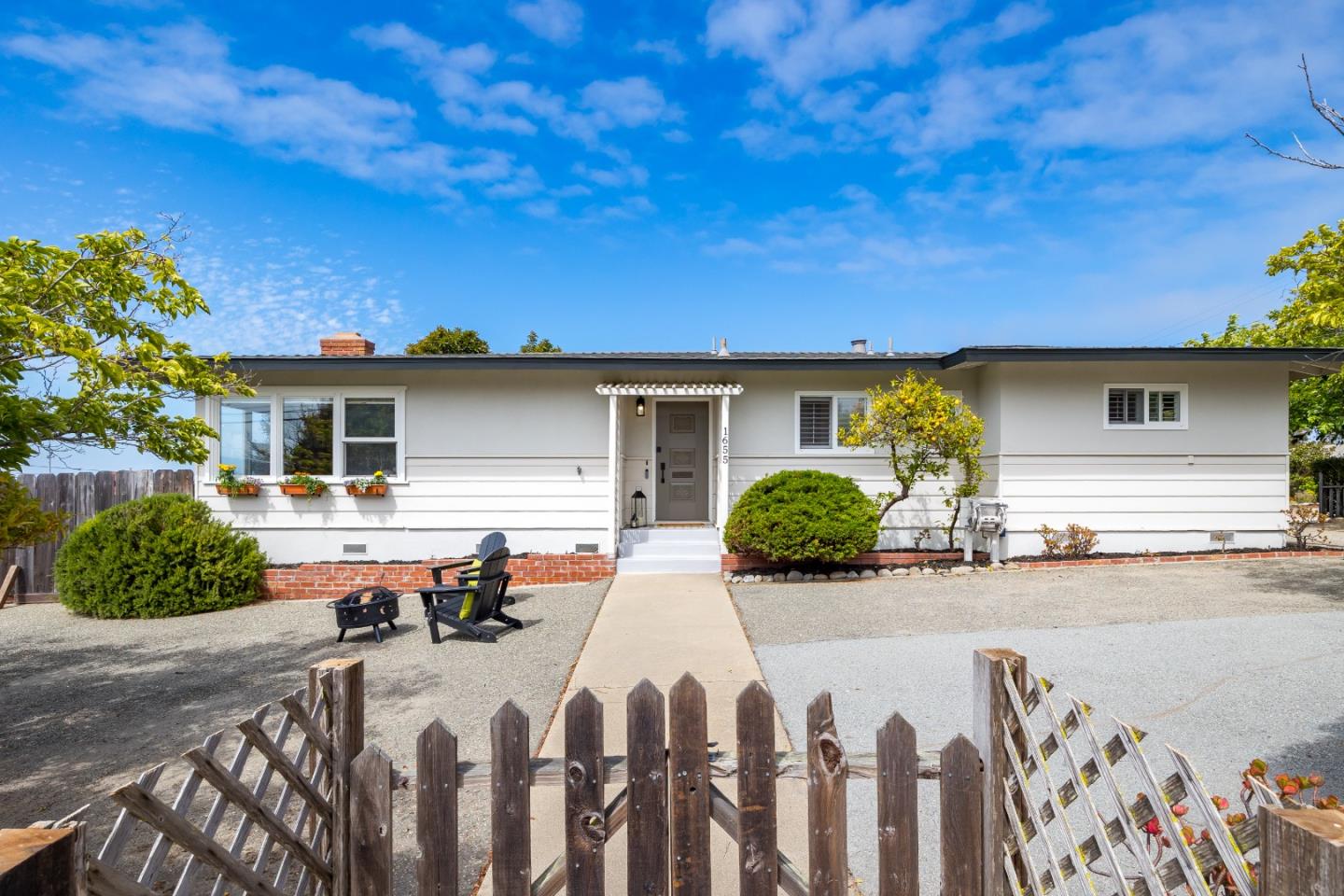 Detail Gallery Image 3 of 52 For 1655 Ord Grove Ave, Seaside,  CA 93955 - 3 Beds | 2 Baths