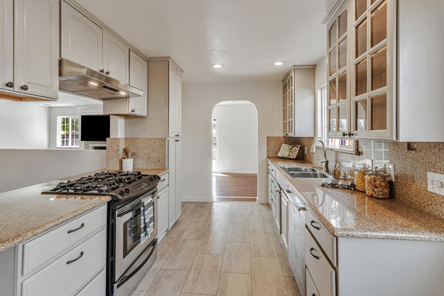 Detail Gallery Image 10 of 24 For 246 Castillon Way, San Jose,  CA 95119 - 4 Beds | 2 Baths
