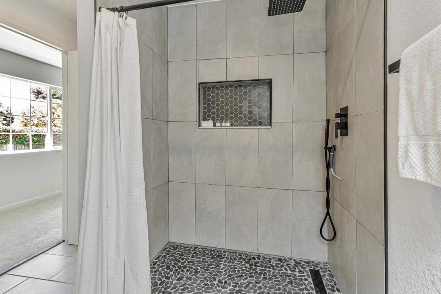 Detail Gallery Image 15 of 24 For 246 Castillon Way, San Jose,  CA 95119 - 4 Beds | 2 Baths