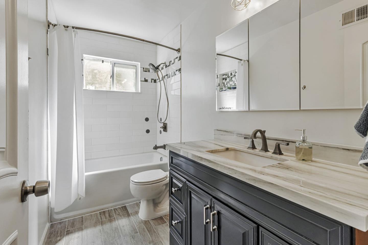 Detail Gallery Image 19 of 24 For 246 Castillon Way, San Jose,  CA 95119 - 4 Beds | 2 Baths