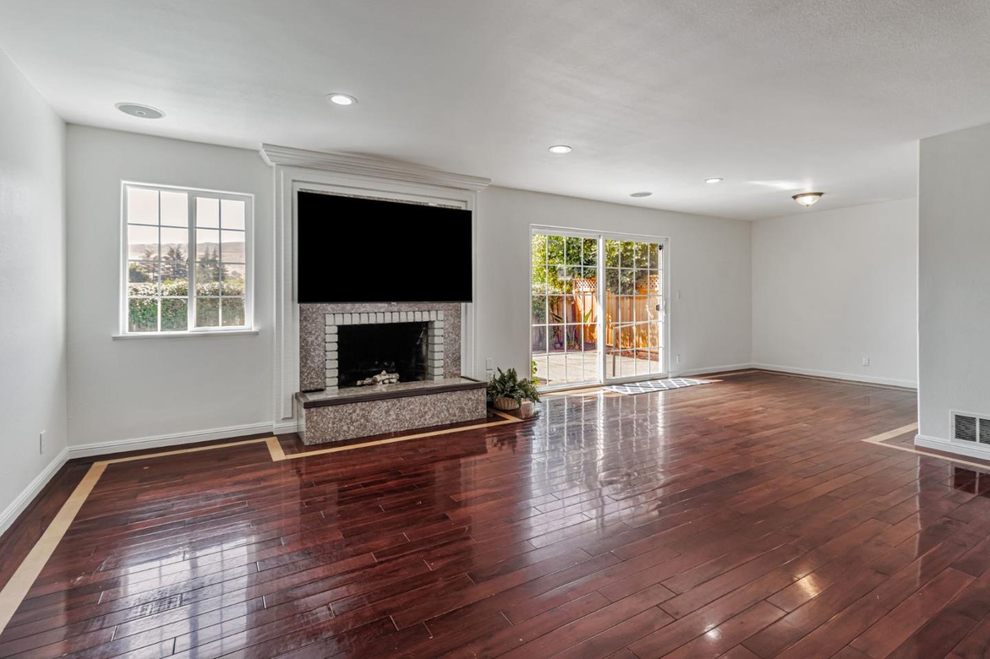 Detail Gallery Image 3 of 24 For 246 Castillon Way, San Jose,  CA 95119 - 4 Beds | 2 Baths