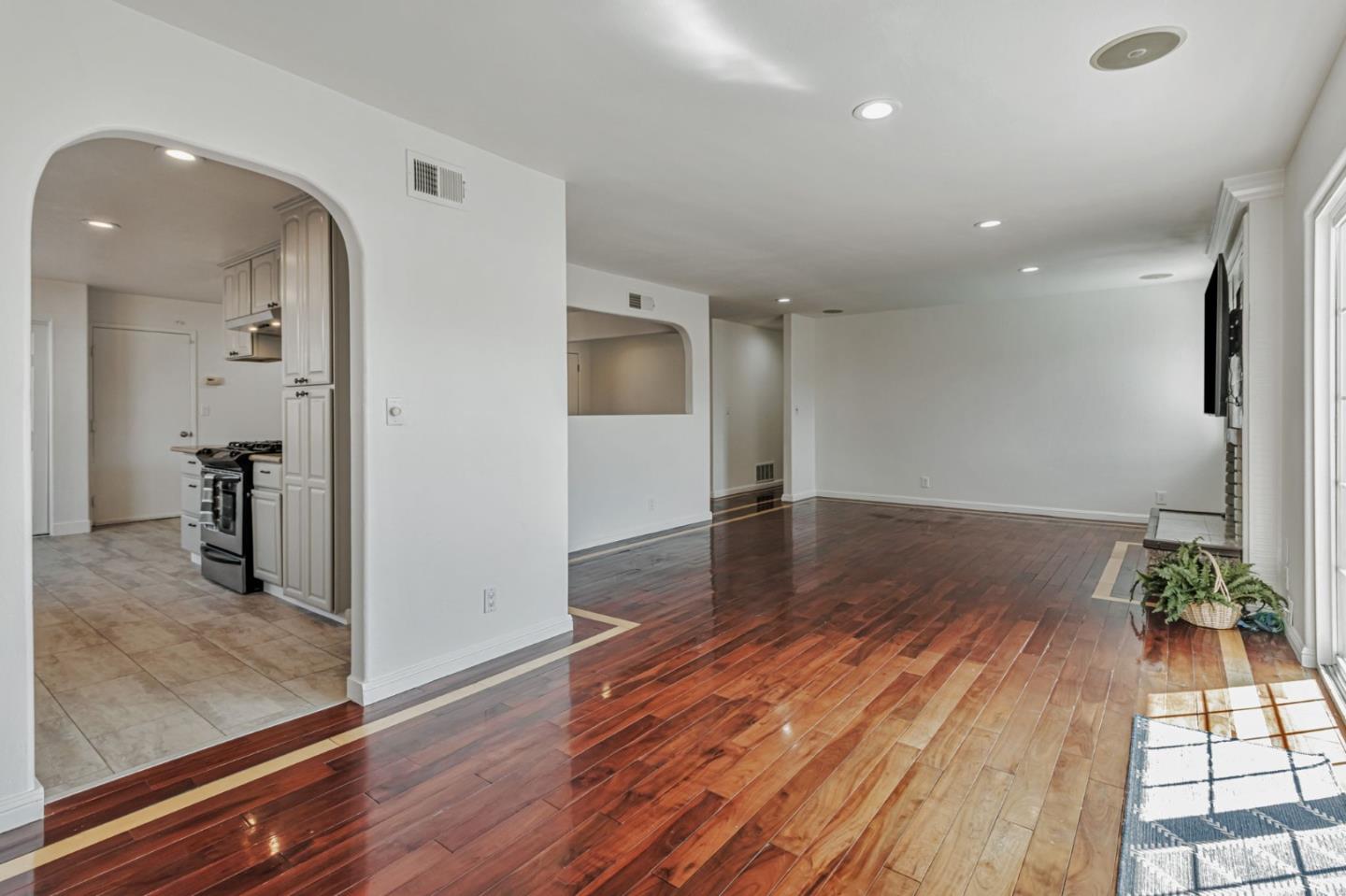 Detail Gallery Image 4 of 24 For 246 Castillon Way, San Jose,  CA 95119 - 4 Beds | 2 Baths