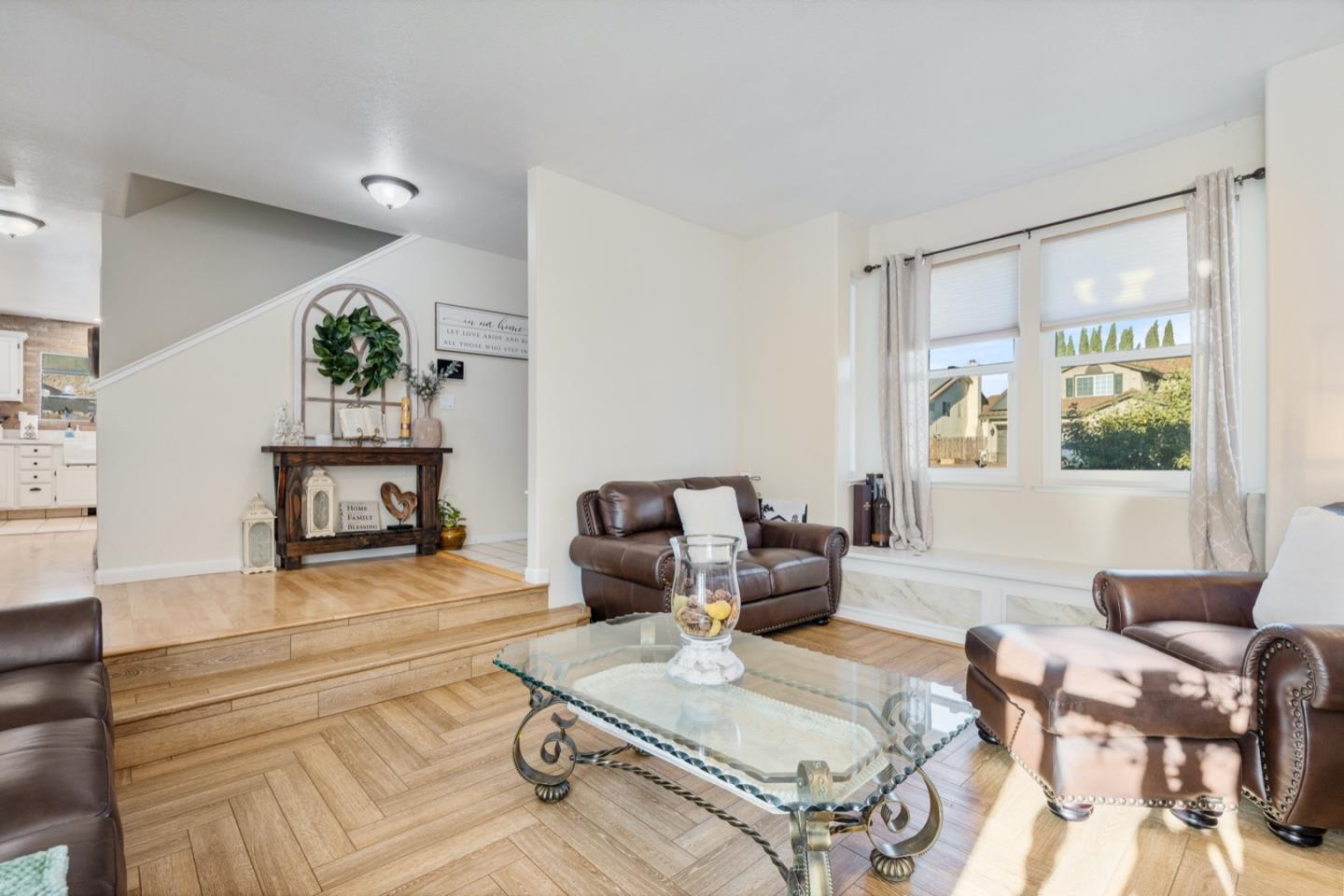 Detail Gallery Image 10 of 44 For 1090 Los Altos Dr, Hollister,  CA 95023 - 4 Beds | 2/1 Baths