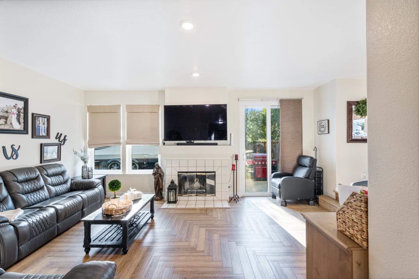 Detail Gallery Image 11 of 44 For 1090 Los Altos Dr, Hollister,  CA 95023 - 4 Beds | 2/1 Baths